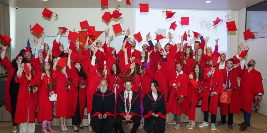 Kod nas je baš sve moguće, pa i da studenti glume profesore i podučavaju sami sebe