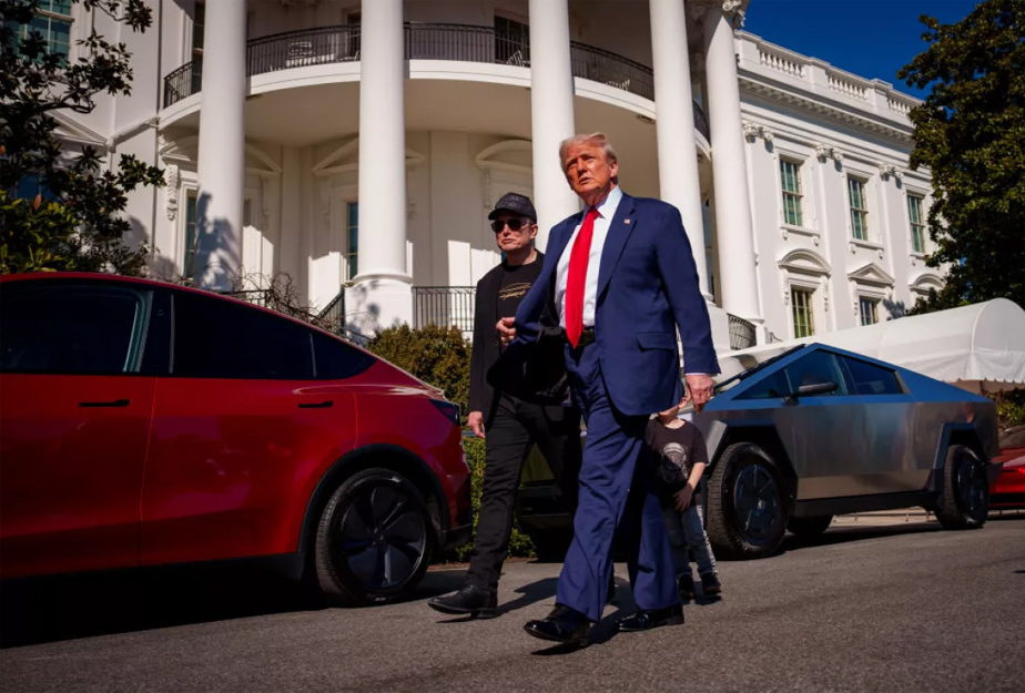 Apsurdi Bijele kuće: Donald Trump kupio električni automobil