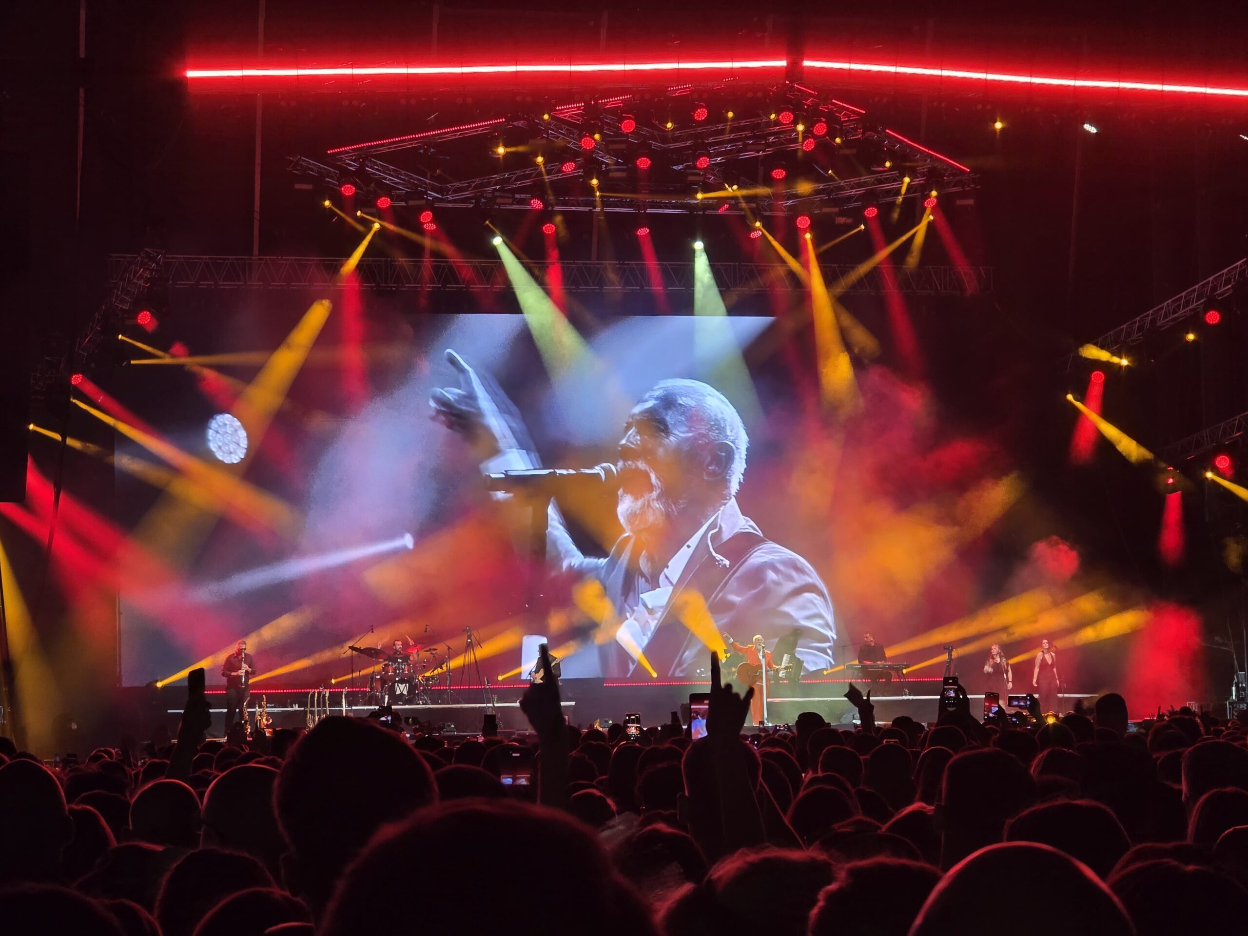 Više od 30 tisuća ljudi na koncertu Dina Merlina u Splitu