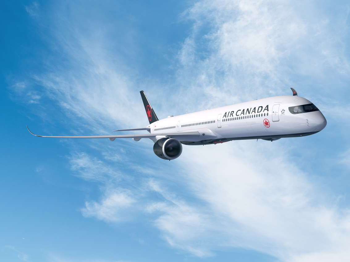 Teška nesreća na LaGuardiji: Sudar putničkog aviona i vatrogasnog vozila, poginuli pilot i kopilot