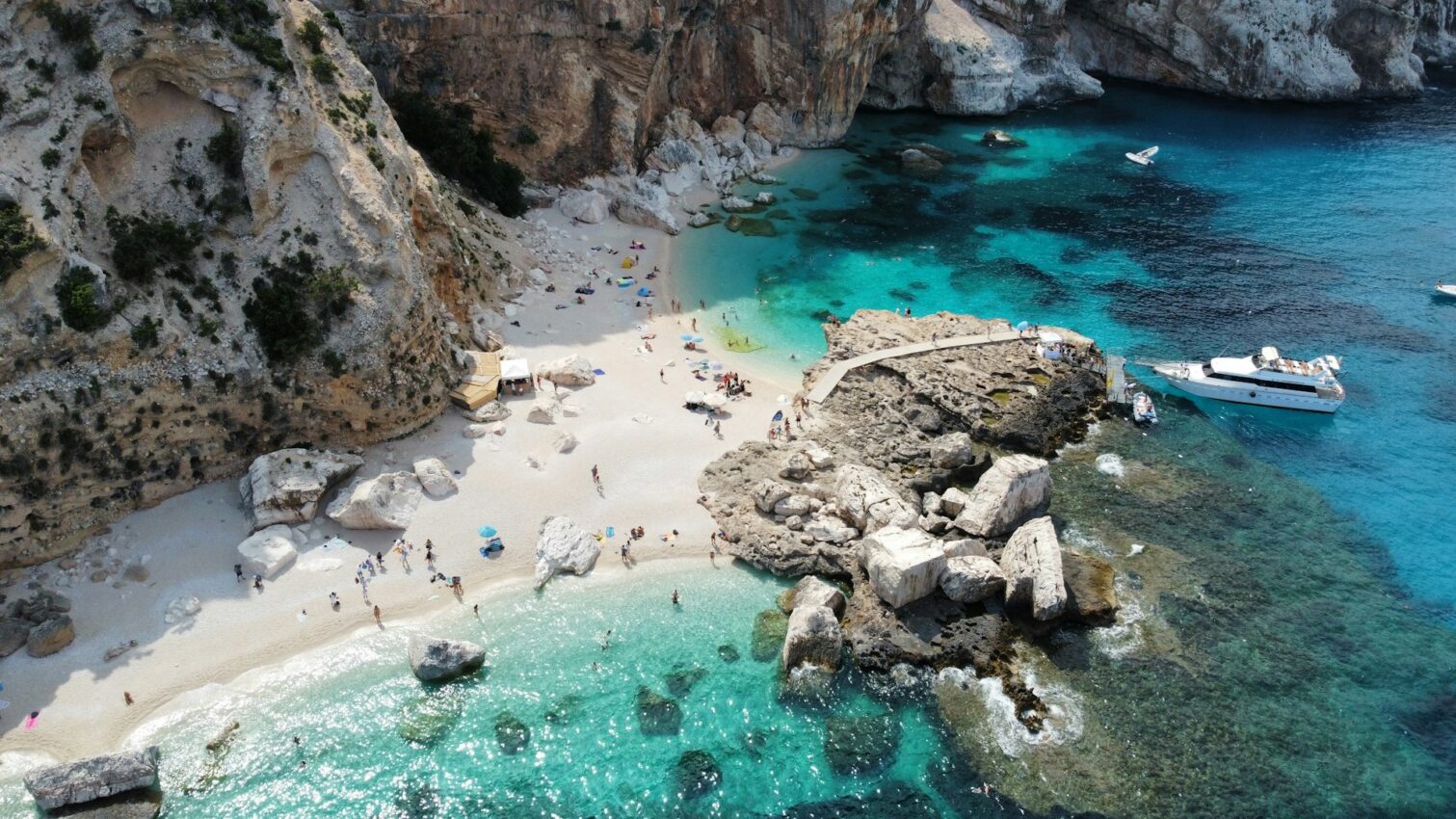 Kad plaža postane laboratorij apsurdnosti: zabrane suncobrana, ručnika na plažama