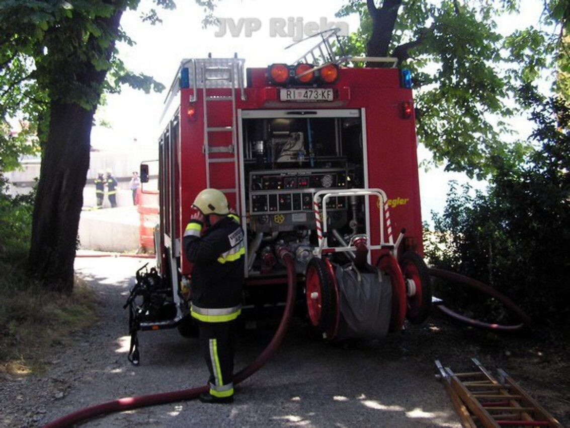 Zbog požara otpada u Kukuljanovu stanovnicima mjesta istočno od Rijeke SRUUK poruka